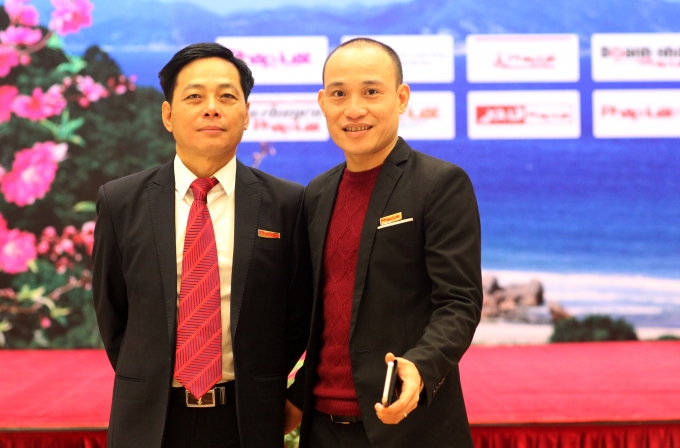 &Ocirc;ng&nbsp;Vũ Ho&agrave;ng&nbsp;Diệp,&nbsp;Ph&oacute; tổng bi&ecirc;n tập&nbsp;b&aacute;o Ph&aacute;p luật Việt Nam v&agrave; Tổng thư k&yacute; to&agrave; soạn PhapluatPlus.vn Phạm Quốc Cường tại buổi lễ.