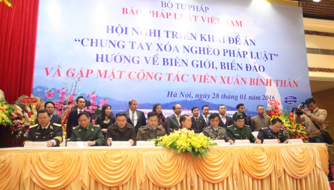 Tại Hội nghị ng&agrave;y 28/1, đại diện Bộ Tư lệnh Hải qu&acirc;n, Bộ Tư lệnh bộ đội Bi&ecirc;n ph&ograve;ng, Cục Cảnh s&aacute;t Biển Việt Nam, Cục Kiểm ngư (Bộ NN&amp;amp;amp;PTNT), tỉnh Quảng Ninh, Cao Bằng, Bắc Kạn, Bắc Ninh,...v&agrave; một số Doanh nghiệp đ&atilde; K&yacute; kết Bi&ecirc;n bản ghi nhớ với B&aacute;o Ph&aacute;p luật Việt Nam về việc phối hợp thực hiện Đề &aacute;n.
