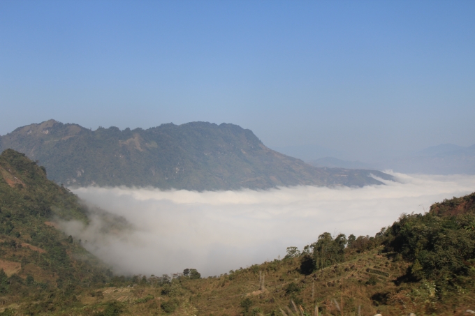 Biển m&acirc;y tr&ecirc;n