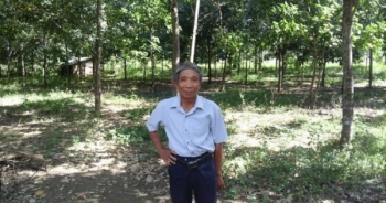 Gặp người đàn ông bắt đất cằn phải "nở hoa"