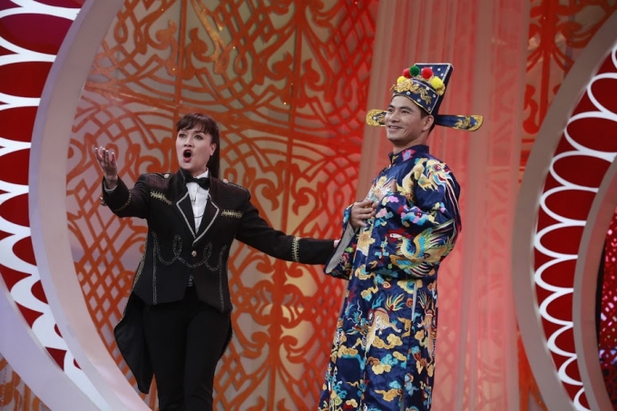 Khi T&aacute;o cao hứng chế nhạc cho Nam T&agrave;o nghe