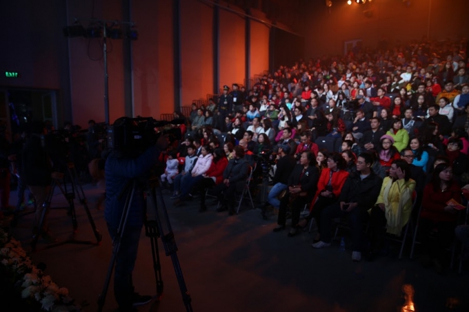 Trường quay của Đ&agrave;i truyền h&igrave;nh Việt Nam chật k&iacute;n kh&aacute;n giả theo d&otilde;i ghi h&igrave;nh T&aacute;o Qu&acirc;n 2016