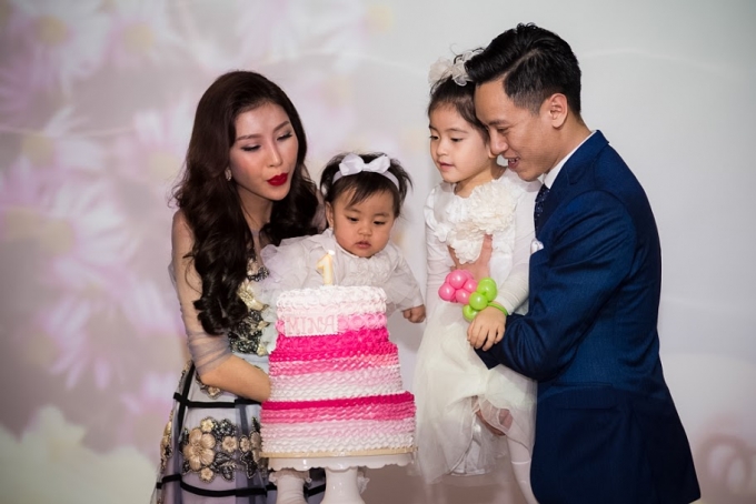 Lam C&uacute;c b&ecirc;n người chồng v&agrave; hai thi&ecirc;n thần nhỏ