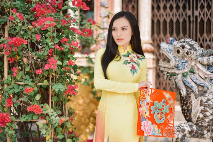 Cao Th&ugrave;y Linh như vạt nắng m&ugrave;a Xu&acirc;n tươi s&aacute;ng, ấm &aacute;p