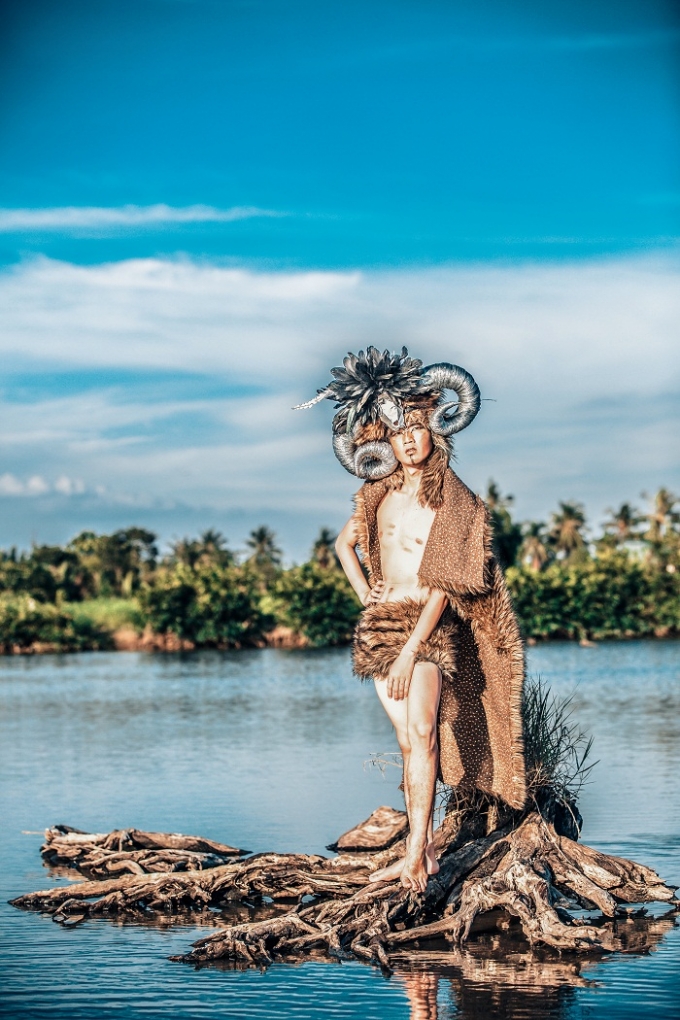 Bộ ảnh kh&ocirc;ng chỉ th&agrave;nh c&ocirc;ng ở lối diễn xuất t&agrave;i t&igrave;nh của c&aacute;c diễn vi&ecirc;n m&agrave; ở bối cảnh kh&ocirc;ng gian v&agrave; thời gian hợp l&yacute;, ph&ugrave; hợp với nội dung c&acirc;u chuyện.