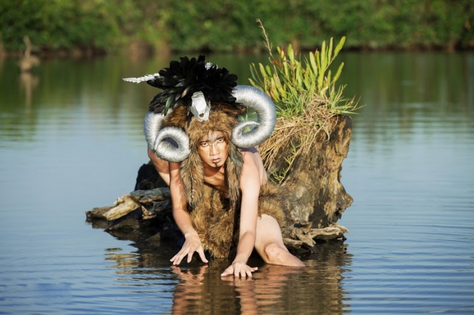 C&ugrave;ng với đ&oacute; l&agrave; sự cộng sự của make up Xu&acirc;n Tinh cũng c&aacute;c cộng sự Nguyễn Phi, Tăng Bằng.