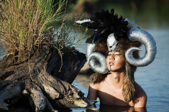 B&ecirc;n cạnh đ&oacute;, sự th&agrave;nh c&ocirc;ng l&agrave; sản phẩm của ekip đo&agrave;n chụp ảnh gồm những người mẫu, diễn vi&ecirc;n, make, custum, thiết kế, stylist,&hellip;