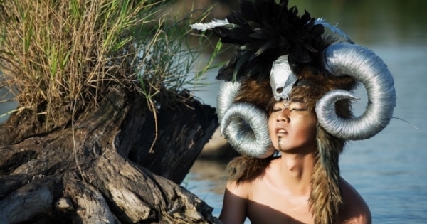 Ấn tượng bộ ảnh “Quái vật và giai nhân" trong rừng