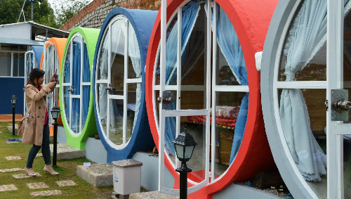 Nh&agrave; ống cống thu h&uacute;t kh&aacute;ch du lịch bởi yếu tố