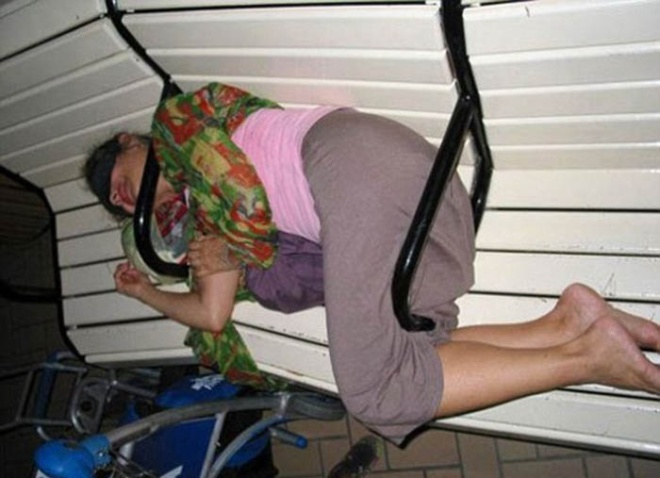 D&ugrave; điều kiện chỗ nằm c&oacute; chật chội đến mấy, c&aacute;c du kh&aacute;ch cũng c&oacute; thể ngủ ngon l&agrave;nh.