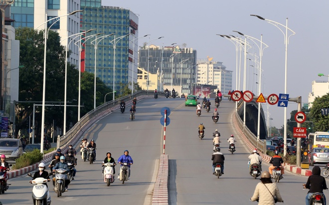 Sau 3 năm đưa vào hoạt đ&ocirc;̣ng, c&acirc;̀u vượt Liễu Giai - Kim M&atilde; đã giúp giảm thi&ecirc;̉u đáng k&ecirc;̉ tình trạng ùn tắc kéo dài tr&ecirc;n trục Kim Mã đi hướng Nguy&ecirc;̃n Thái Học vào giờ cao đi&ecirc;̉m.