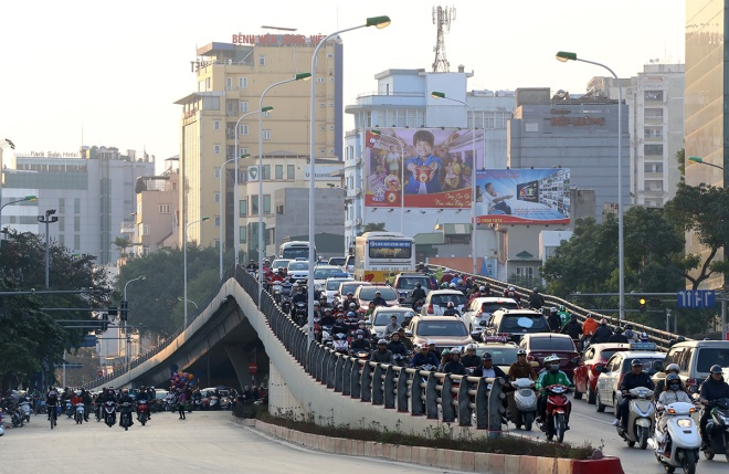 Sau 3 năm đưa vào hoạt đ&ocirc;̣ng, c&acirc;̀u vượt Liễu Giai - Kim M&atilde; đã giúp giảm thi&ecirc;̉u đáng k&ecirc;̉ tình trạng ùn tắc kéo dài tr&ecirc;n trục Kim Mã đi hướng Nguy&ecirc;̃n Thái Học vào giờ cao đi&ecirc;̉m.