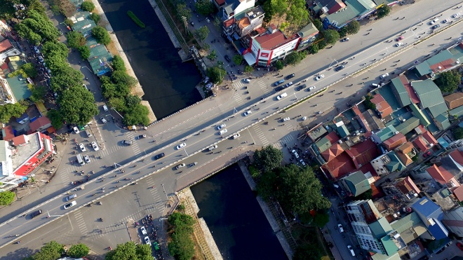 Sau 3 năm đưa vào hoạt đ&ocirc;̣ng, c&acirc;̀u vượt Liễu Giai - Kim M&atilde; đã giúp giảm thi&ecirc;̉u đáng k&ecirc;̉ tình trạng ùn tắc kéo dài tr&ecirc;n trục Kim Mã đi hướng Nguy&ecirc;̃n Thái Học vào giờ cao đi&ecirc;̉m.