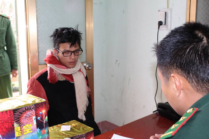 Đối tượng Hồng tại cơ quan điều tra. (ảnh: Minh Đức)