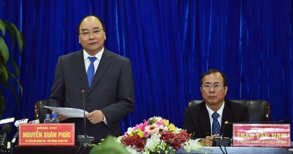 Thủ tướng: “Đừng để công nhân làm cả một năm không có tiền về quê”