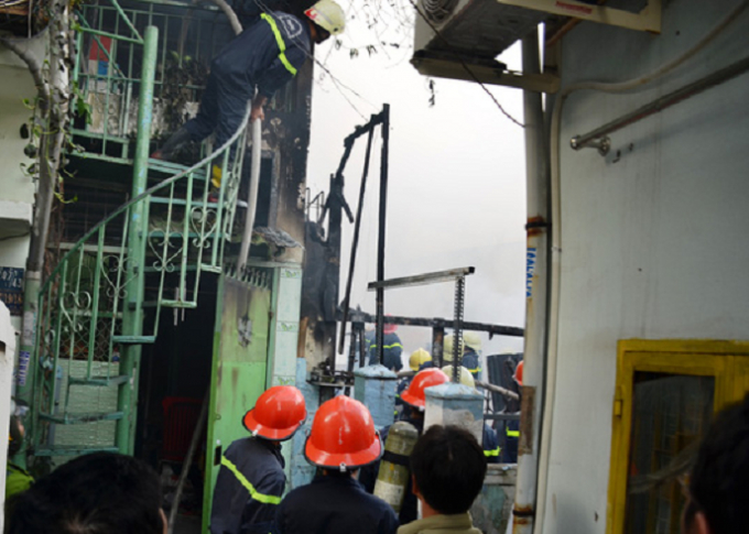 Đ&aacute;m ch&aacute;y cũng khiến nhiều t&agrave;i sản trong căn nh&agrave; bị thi&ecirc;u rụi.