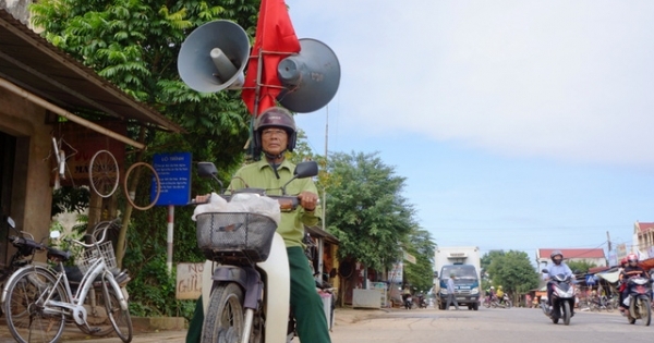 Giám đốc Công an tỉnh tặng xe máy cho người 10 năm "vác tù và"