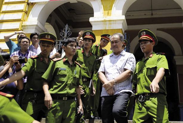 Bị c&aacute;o Phạm C&ocirc;ng Danh v&agrave; c&aacute;c bị c&aacute;o kh&aacute;c đ&atilde; bị đưa x&eacute;t xử v&igrave; đ&atilde; g&acirc;y thiệt hại 9.000 tỷ đồng cho Ng&acirc;n h&agrave;ng X&acirc;y dựng.