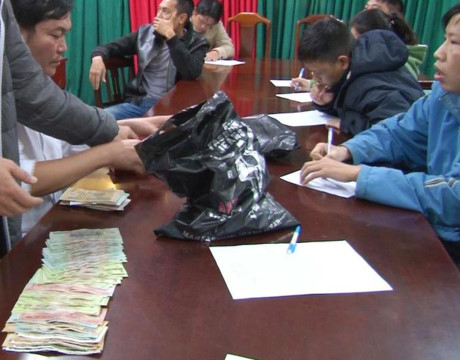 C&aacute;c đối tượng tại cơ quan C&ocirc;ng an.