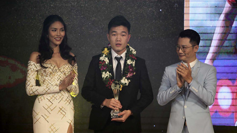 Xu&acirc;n Trường gi&agrave;nh Giải cầu thủ y&ecirc;u th&iacute;ch nhất.