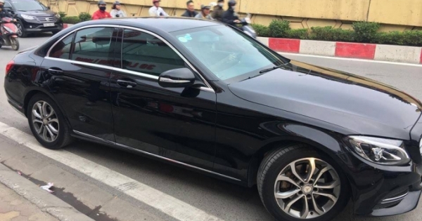 Bán xe Mercedes C200 sản xuất năm 2015 với giá 1 tỷ 360 triệu