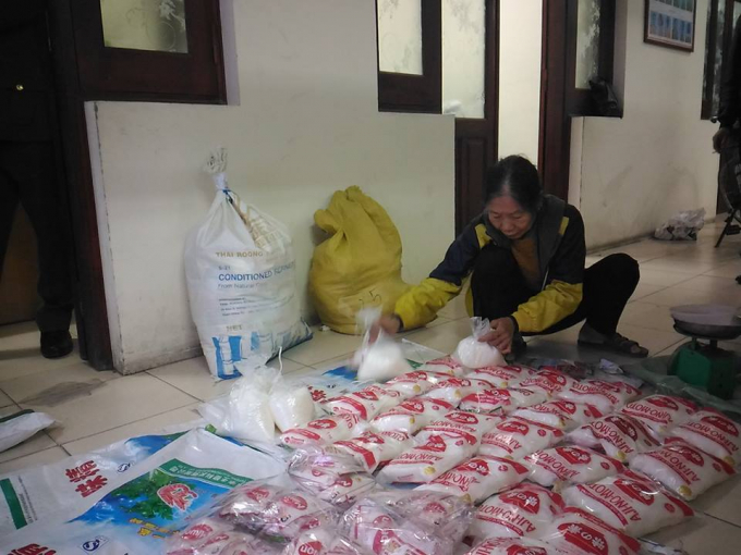 Đối tượng c&ugrave;ng với số tang vật thu giữ được.