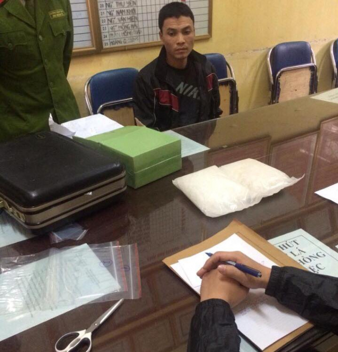 H&ugrave;ng tại cơ quan C&ocirc;ng an.