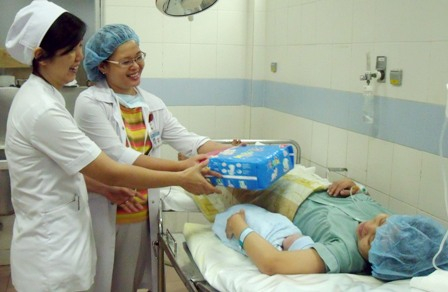 Bộ Y tế đề xuất quy định c&aacute;c cặp vợ chồng, c&aacute; nh&acirc;n c&oacute; quyền quyết định về thời gian sinh con, khoảng c&aacute;ch sinh v&agrave; số con. (Ảnh minh hoạ).