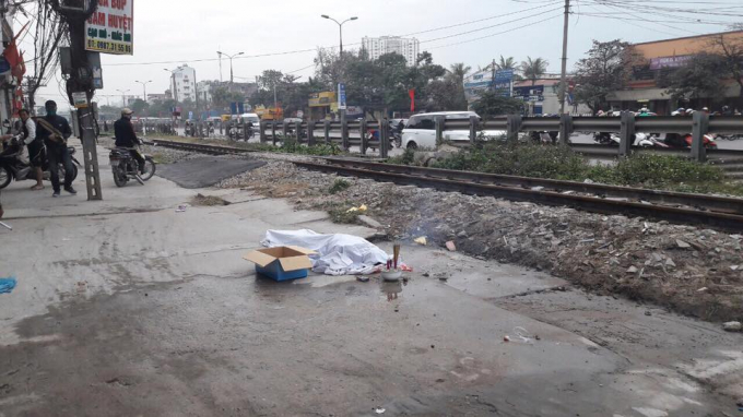 Nạn nhận tử vong ngay sau khi va chạm với t&agrave;u hỏa.