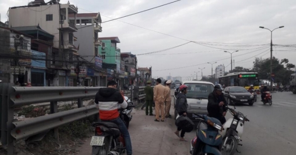 Hà Nội: Tàu hỏa đâm người đi bộ qua đường ray tử vong