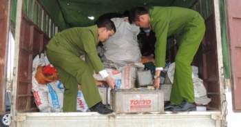 Hà Nam: Lại phát hiện xe ô tô vận chuyển gần 10 tấn ắc quy chì phế thải nguy hại
