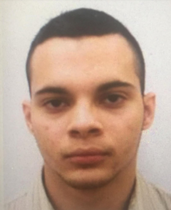 Nghi phạm Esteban Santiago thực hiện vụ xả s&uacute;ng. (Ảnh:&nbsp;CBS)