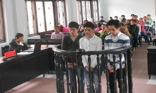 Ba bị c&aacute;o bị tuy&ecirc;n tổng mức &aacute;n 43 năm t&ugrave;.