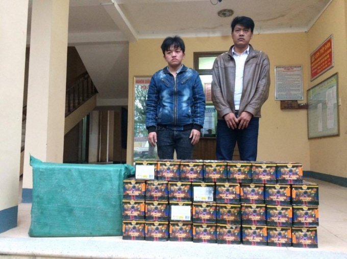 Hai đ&ocirc;́i tượng cùng s&ocirc;́ pháo l&acirc;̣u bị bắt giữ.