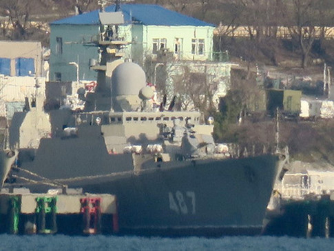 Cận cảnh chiến hạm Gepard số hiệu 486 v&agrave; 487. Chiếc 487 đ&atilde; ho&agrave;n tất kh&acirc;u khử từ th&acirc;n t&agrave;u