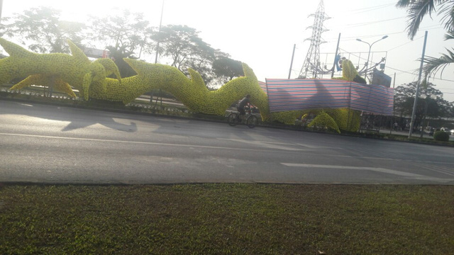 Sau khi dư luận v&agrave; b&aacute;o ch&iacute; l&ecirc;n tiếng, đầu rồng v&agrave;ng đ&atilde; được qu&acirc;y k&iacute;n, c&oacute; thể l&agrave; để phục vụ cho việc sửa chữa.