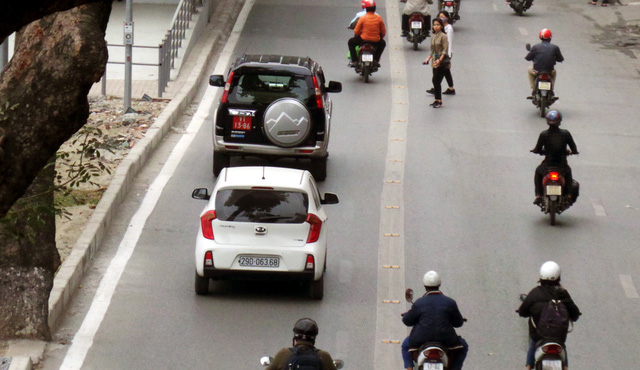 Xe biển trắng, biển đỏ