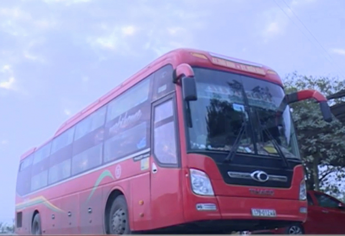 Chiếc xe kh&aacute;ch vận chuyển 1,6 tạ thịt m&egrave;o đang trong qu&aacute; tr&igrave;nh ph&acirc;n hủy.