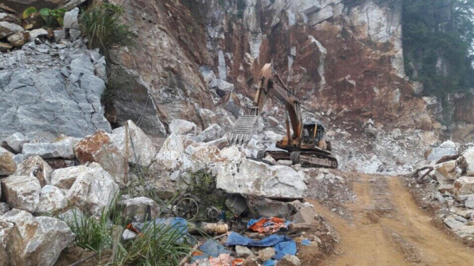 HTX Th&agrave;nh C&ocirc;ng bị nghi ngờ khai th&aacute;c đ&aacute; tr&aacute;i ph&eacute;p tại th&ocirc;n Bản Đan, x&atilde; Ch&acirc;u Lộc.