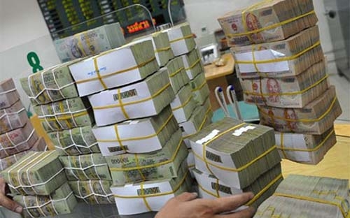 Ngân hàng có thể tăng phí giao dịch tiền mặt