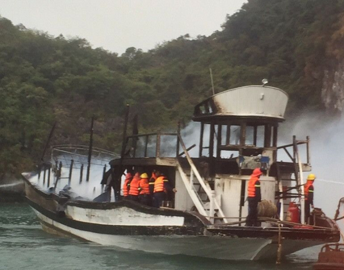 Rất may vụ ch&aacute;y t&agrave;u kh&ocirc;ng g&acirc;y thiệt hại về người.