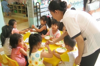 Nghỉ tết hơn nửa tháng, phụ huynh 