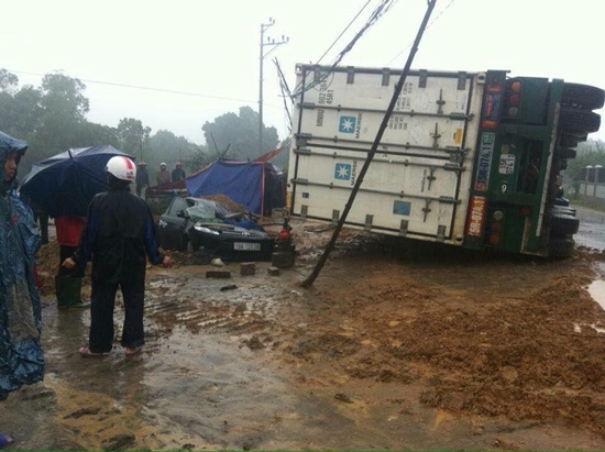 Hiện trường vụ tai nạn giao th&ocirc;ng l&agrave;m 1 người chết v&agrave; 2 người bị thương s&aacute;ng nay (11/1) tại Ph&uacute; Thọ. &nbsp;Ảnh: C&ocirc;ng L&yacute;.