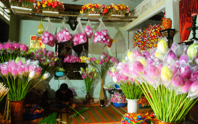 Những c&aacute;nh hoa giấy lung linh khoe sắc.