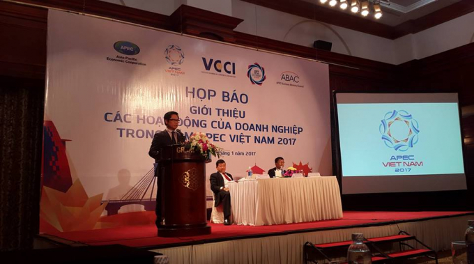 &Ocirc;ng Vũ Tiến Lộc - Chủ tịch ph&ograve;ng Thương mại v&agrave; C&ocirc;ng nghiệp Việt Nam, Chủ t&iacute;ch CEO Summit 2017