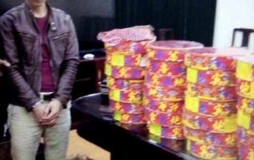 Thuê xe taxi chở pháo về Hà Nội tiêu thụ thì bị sa lưới