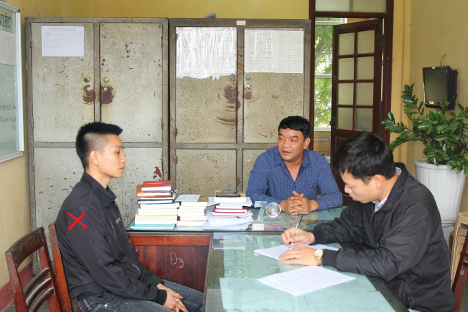 Cơ quan C&ocirc;ng an lấy lời khai đối tượng Hưng (Dấu X). (Ảnh: C&ocirc;ng an H&agrave; Nam).