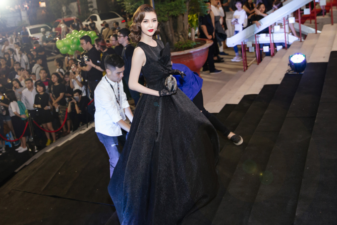 Hoa hậu Ngọc Duy&ecirc;n g&acirc;y ch&uacute; &yacute; với phong c&aacute;ch qu&yacute; tộc tr&ecirc;n thảm đỏ