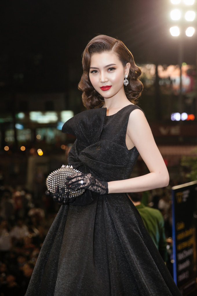 Hoa hậu Ngọc Duy&ecirc;n g&acirc;y ch&uacute; &yacute; với phong c&aacute;ch qu&yacute; tộc tr&ecirc;n thảm đỏ
