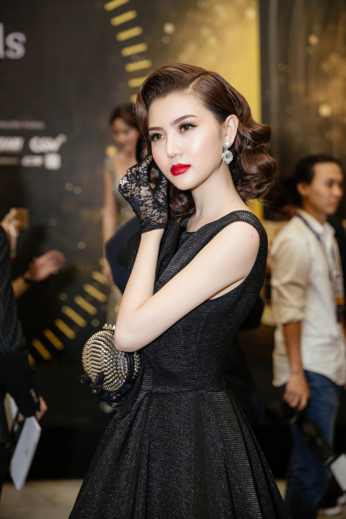 Hoa hậu Ngọc Duy&ecirc;n g&acirc;y ch&uacute; &yacute; với phong c&aacute;ch qu&yacute; tộc tr&ecirc;n thảm đỏ